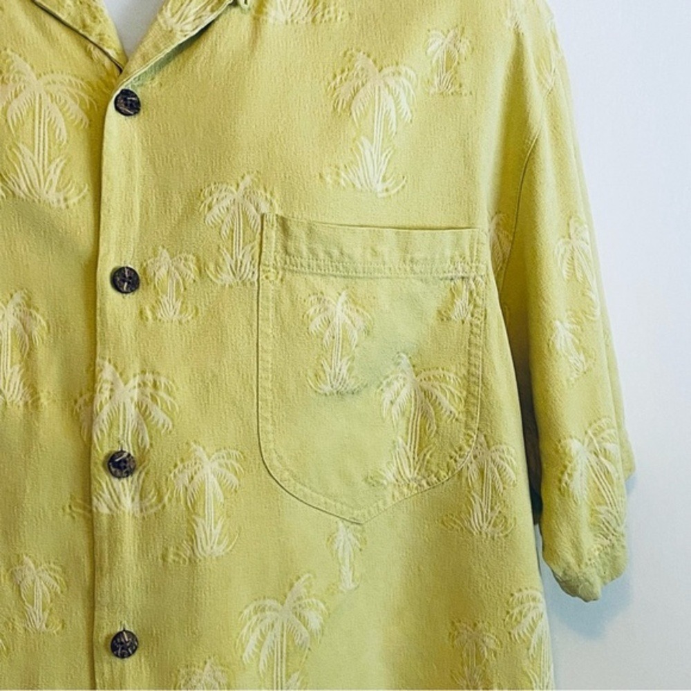 Vintage Tommy Bahama 100% Silk Hawaiian Shirt Tropical Vacation Cruise Palm Tree - Picture 4 of 14